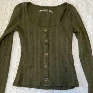 Long sleeve with cute buttons